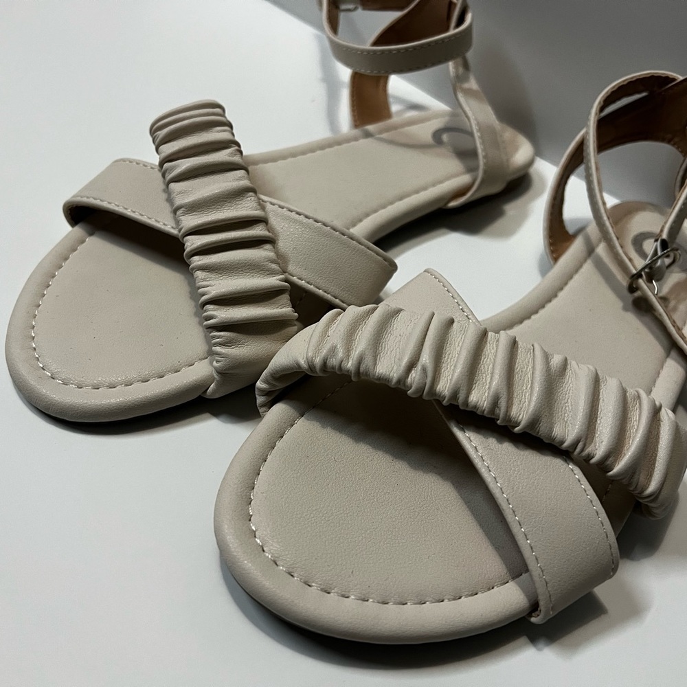 Ruffles Outdoor Sandals, Ruffled crossed belts with ankle support, New